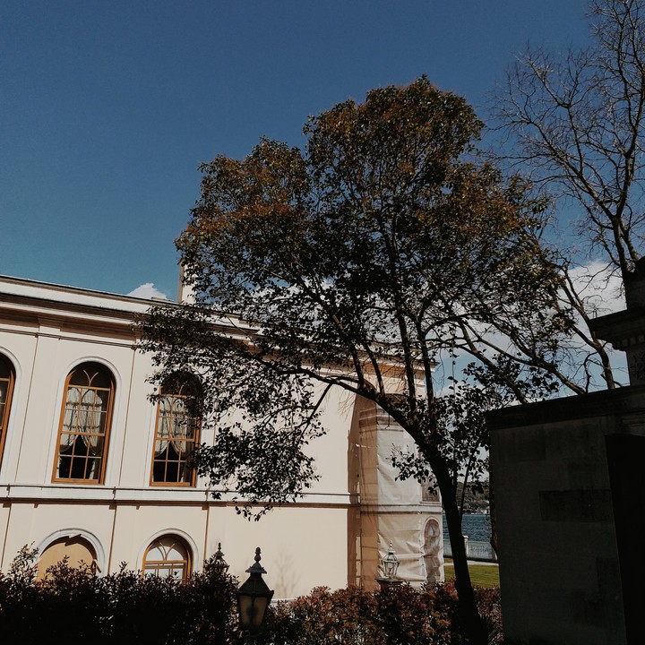building next to the Bosphorus