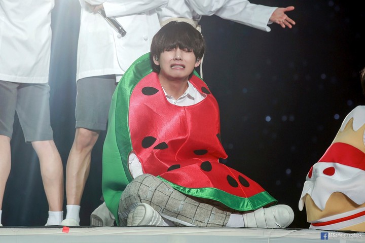 Kim Taehyung is cryes
