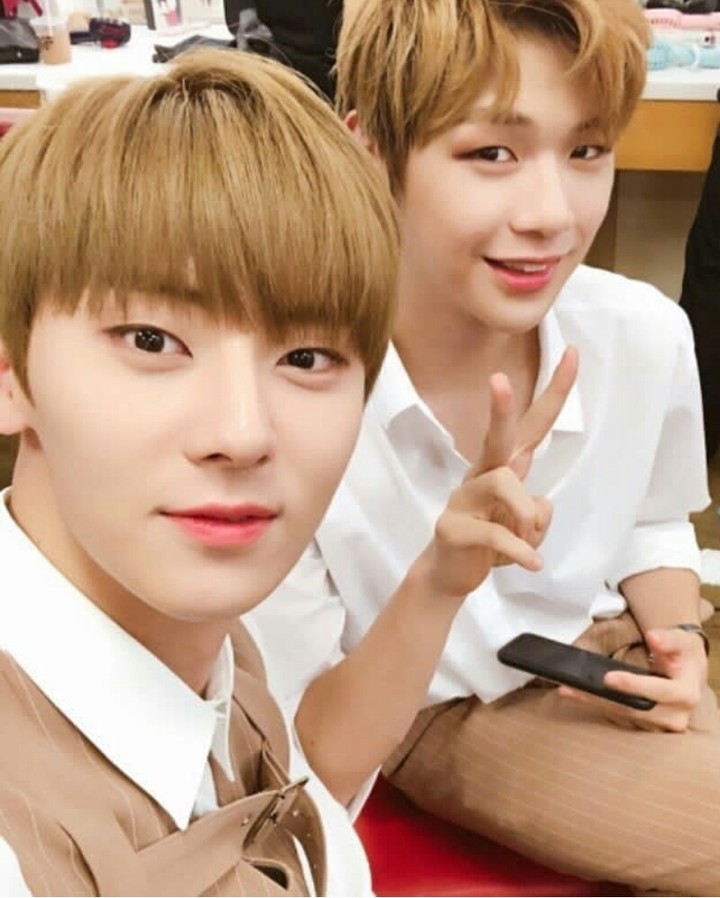 wanna one hwang min hyun kang daniel