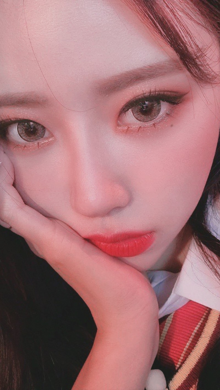 Korean singer Lovelyz Lee Mi-joo