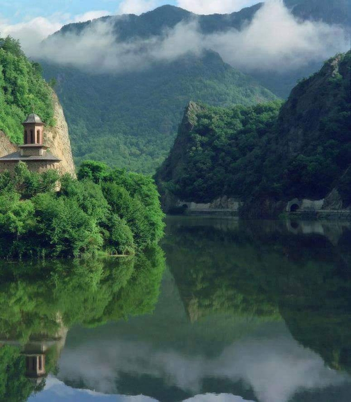 Mânăstirea Mraconia