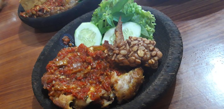 Ayam penyet