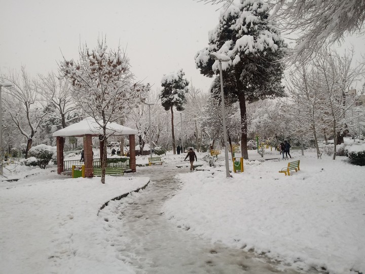 Haft Ghenar Park snow