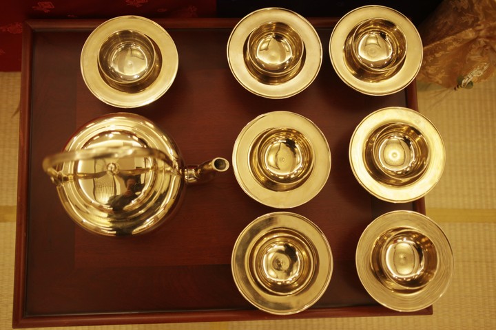 Dishware