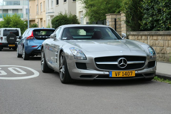 Mercedes-AMG SLS