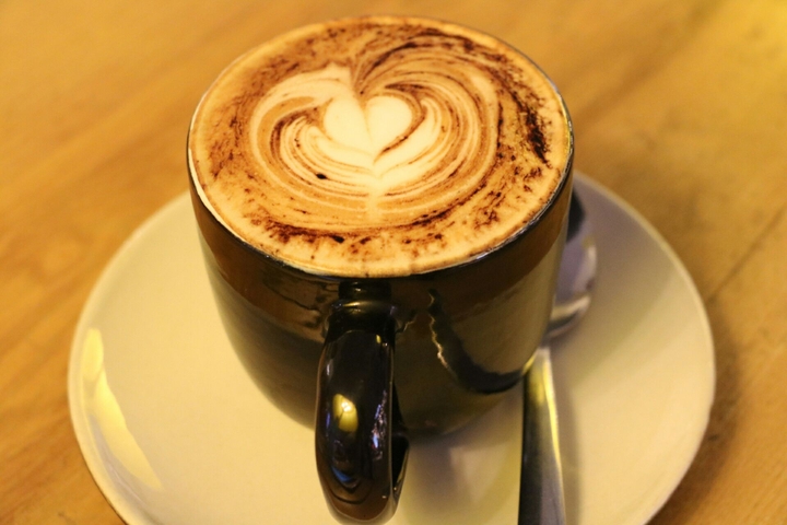 drink coffee