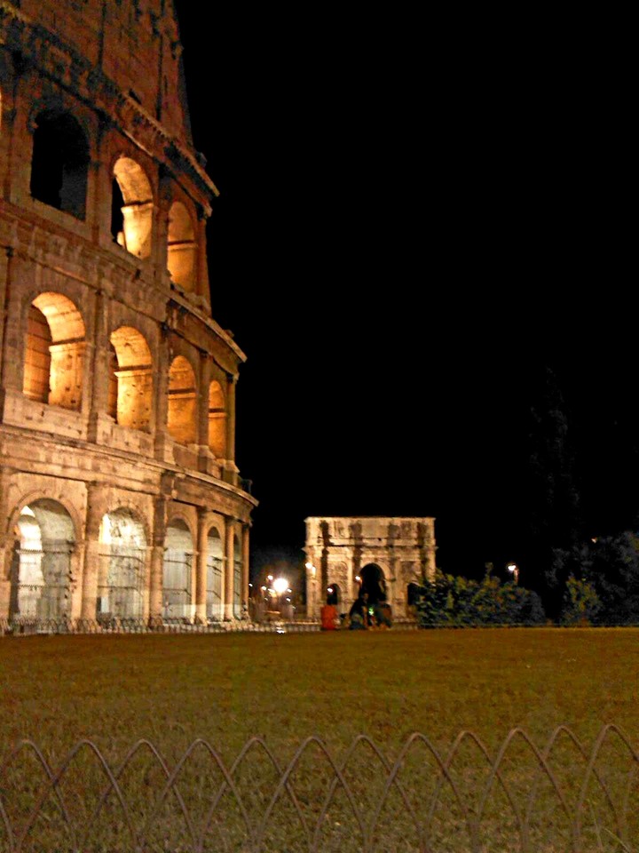 #Colosseobynight #Colosseo #Rome #Roma #Night