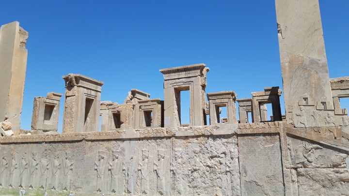 takht jamshid  . tacher