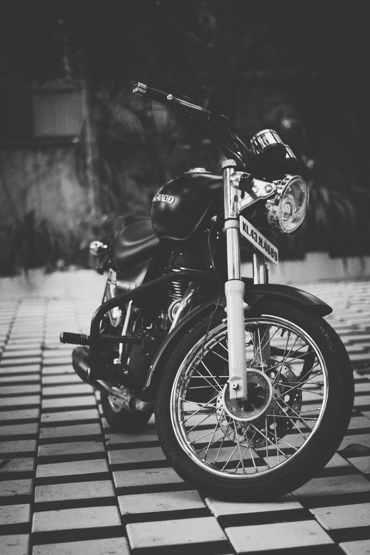 ROYAL ENFIELD THUNDERBIRD