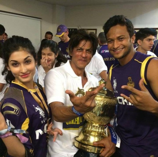 Shakin and sharuk with kkr team