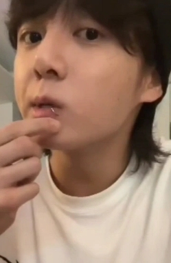Jungkook has new piercing