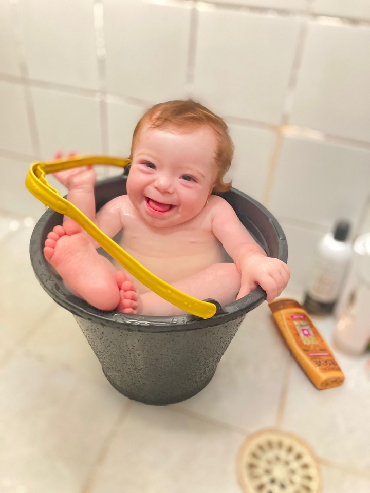 meu bebê tomando banho