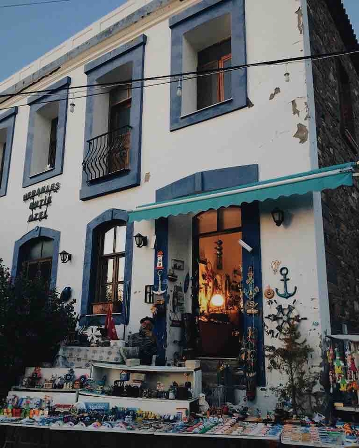 Herakles Hotel