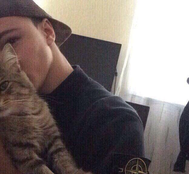 пацан с котиком