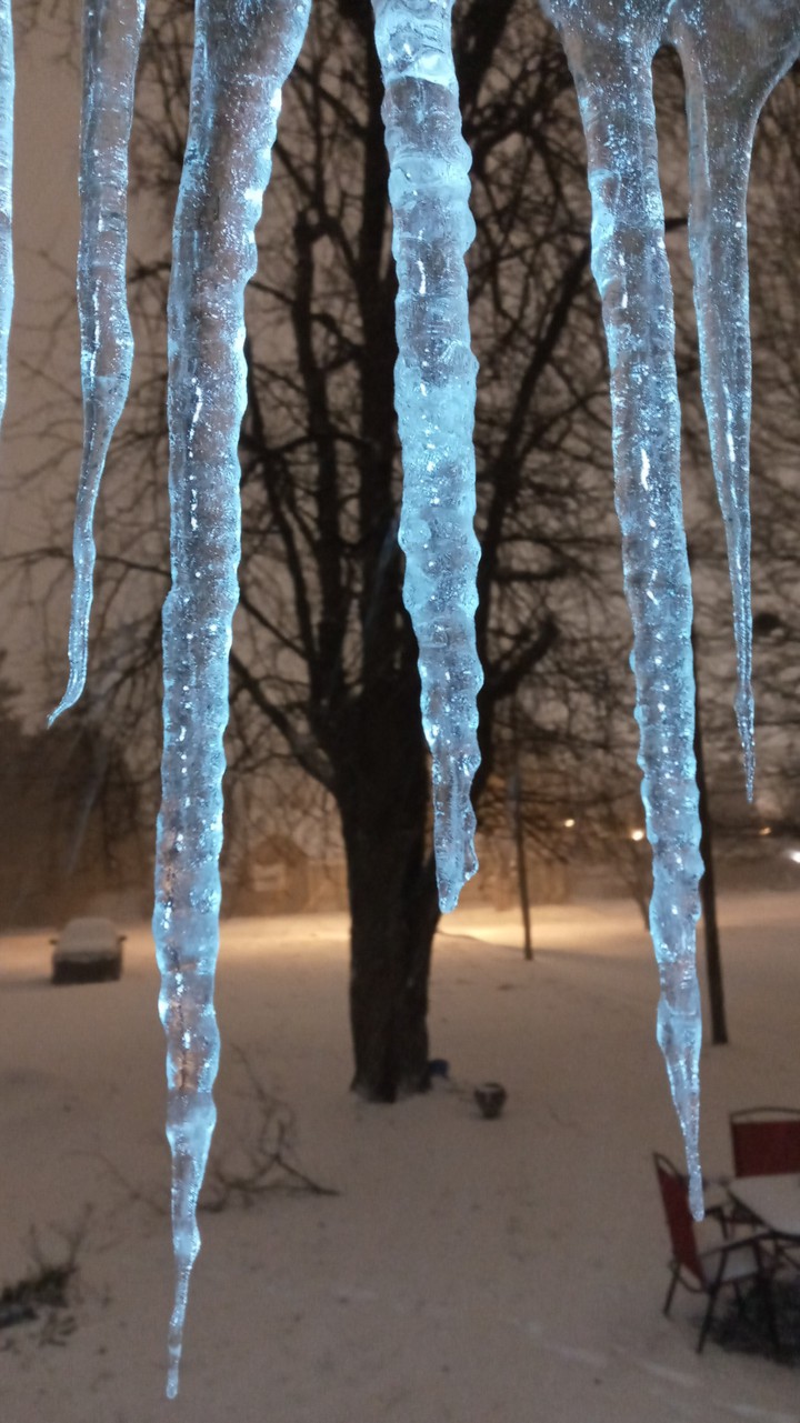 Icicles winter storm2021