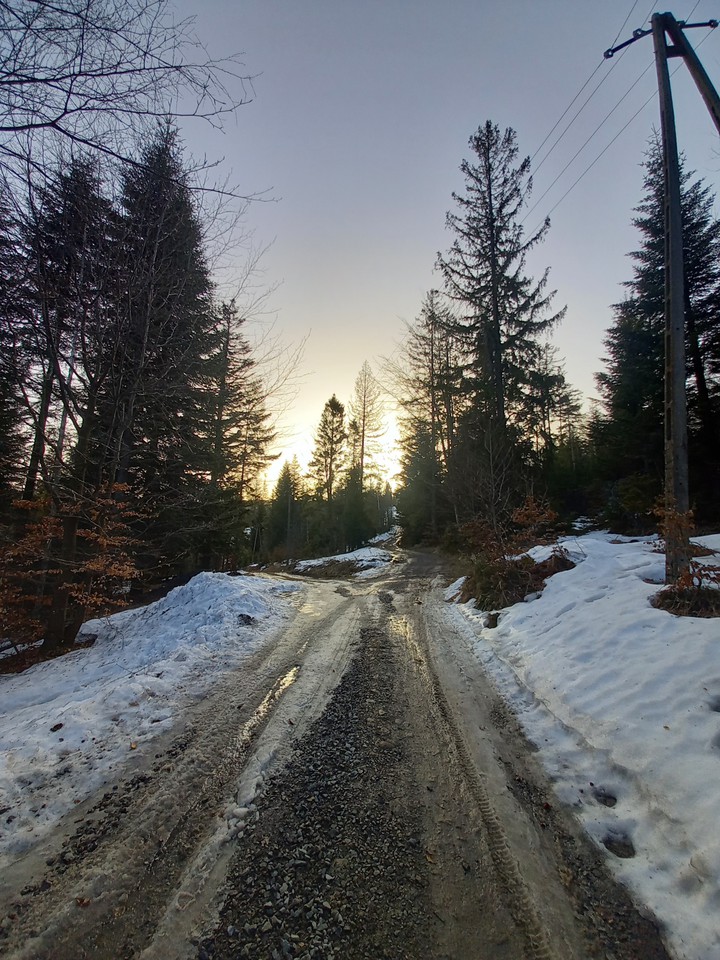 Wisła, Beskidy. Przedwiośnie na szlaku