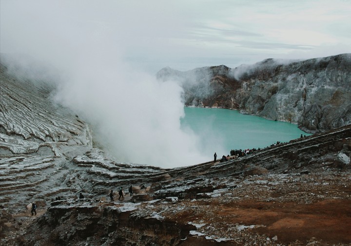 Sulfur Lake