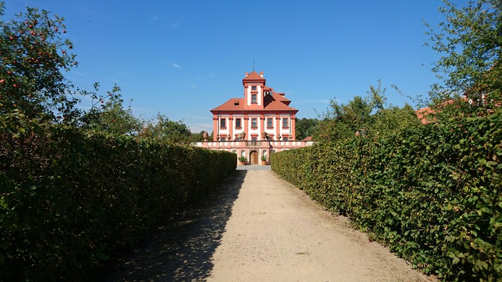 Troja castle
