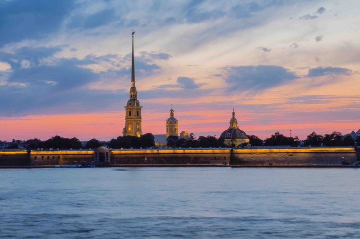 City ​​of raspberry sunsets