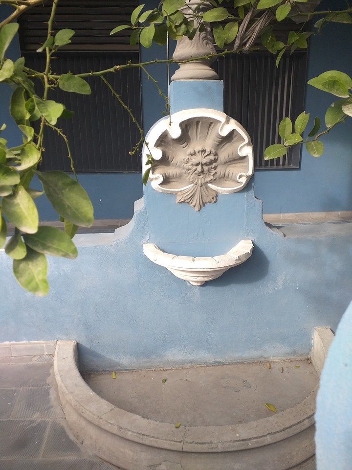 fuente del zeus, torreon antiguo