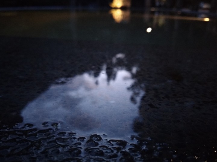 O水映