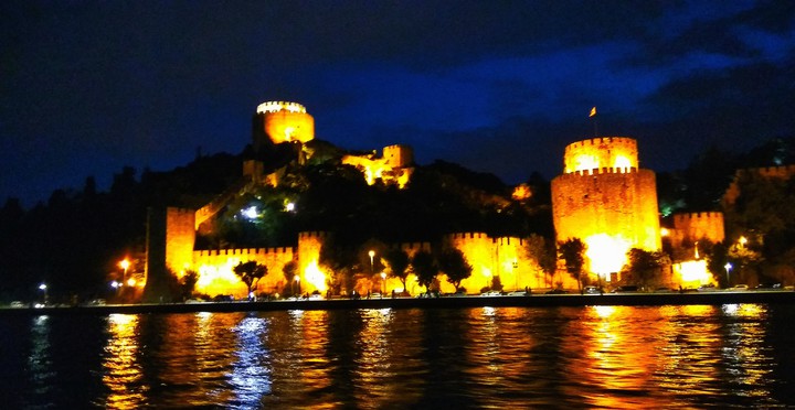 Turkey. Night İstanbul. Bosphorus tour.