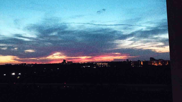 sunsets lovin’ gal <3