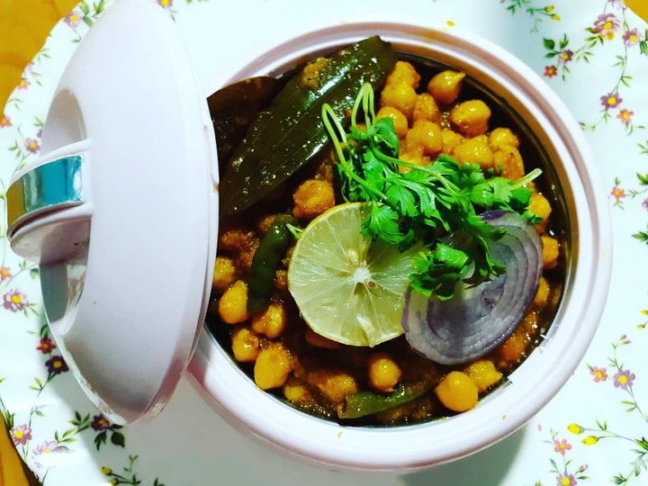 Chhole bhatoore