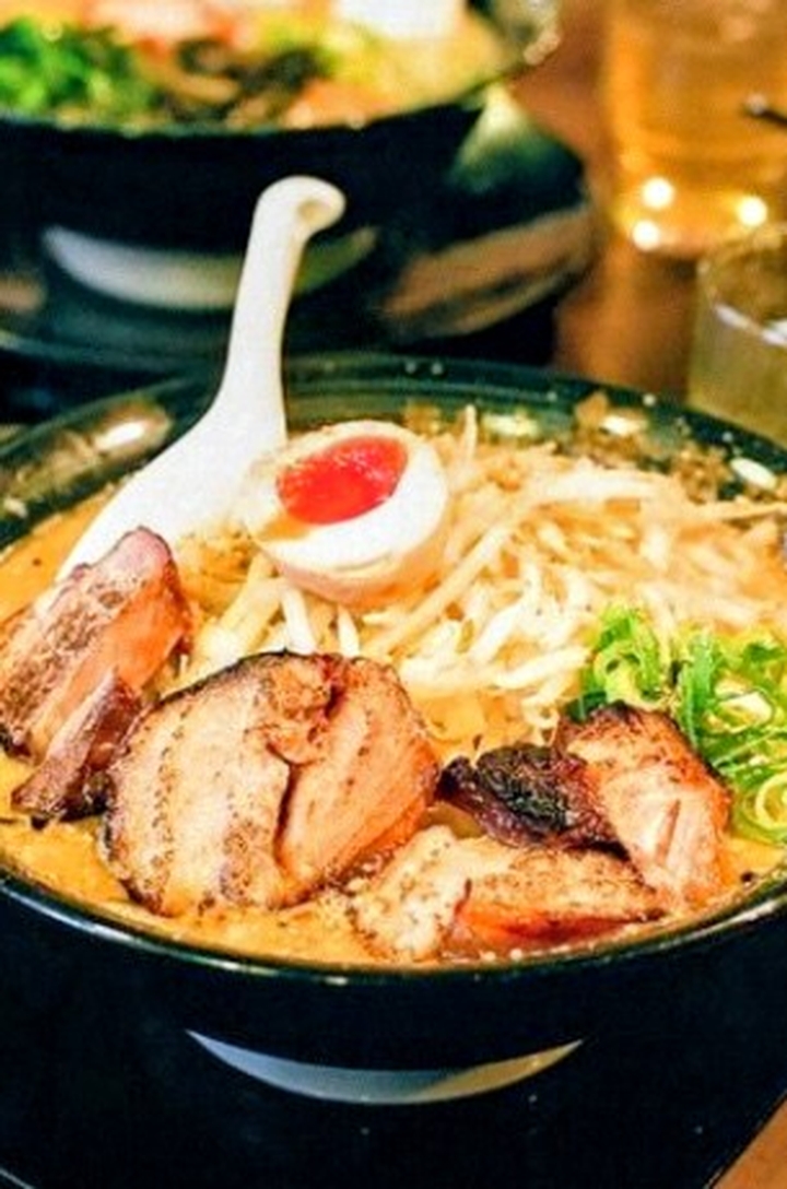 ✨ チャーシューとんこつラーメン !! ✨