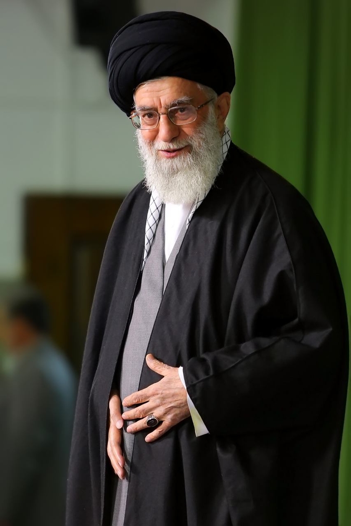 لبیک یا امام خامنه ای