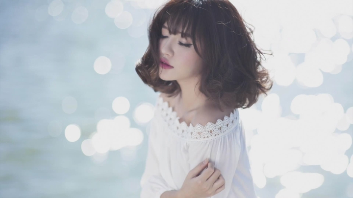 Bích Phương singer