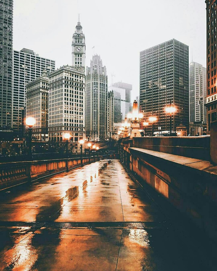 Город