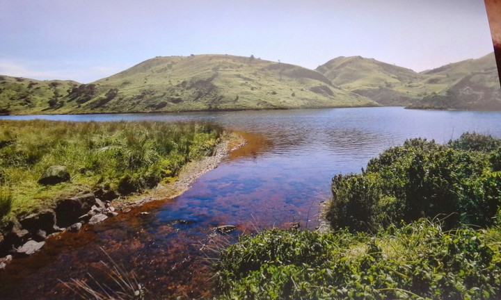 nilgiri mountain lake