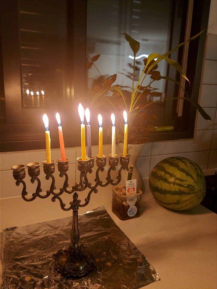 hannuka 6th candle