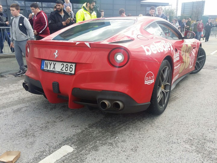 Supercar Ferrari F12
