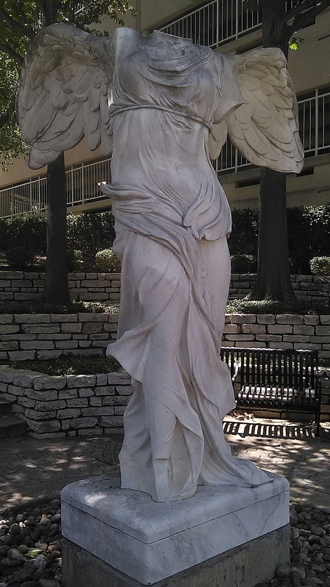 Rara Escultura / Rare Esculpture