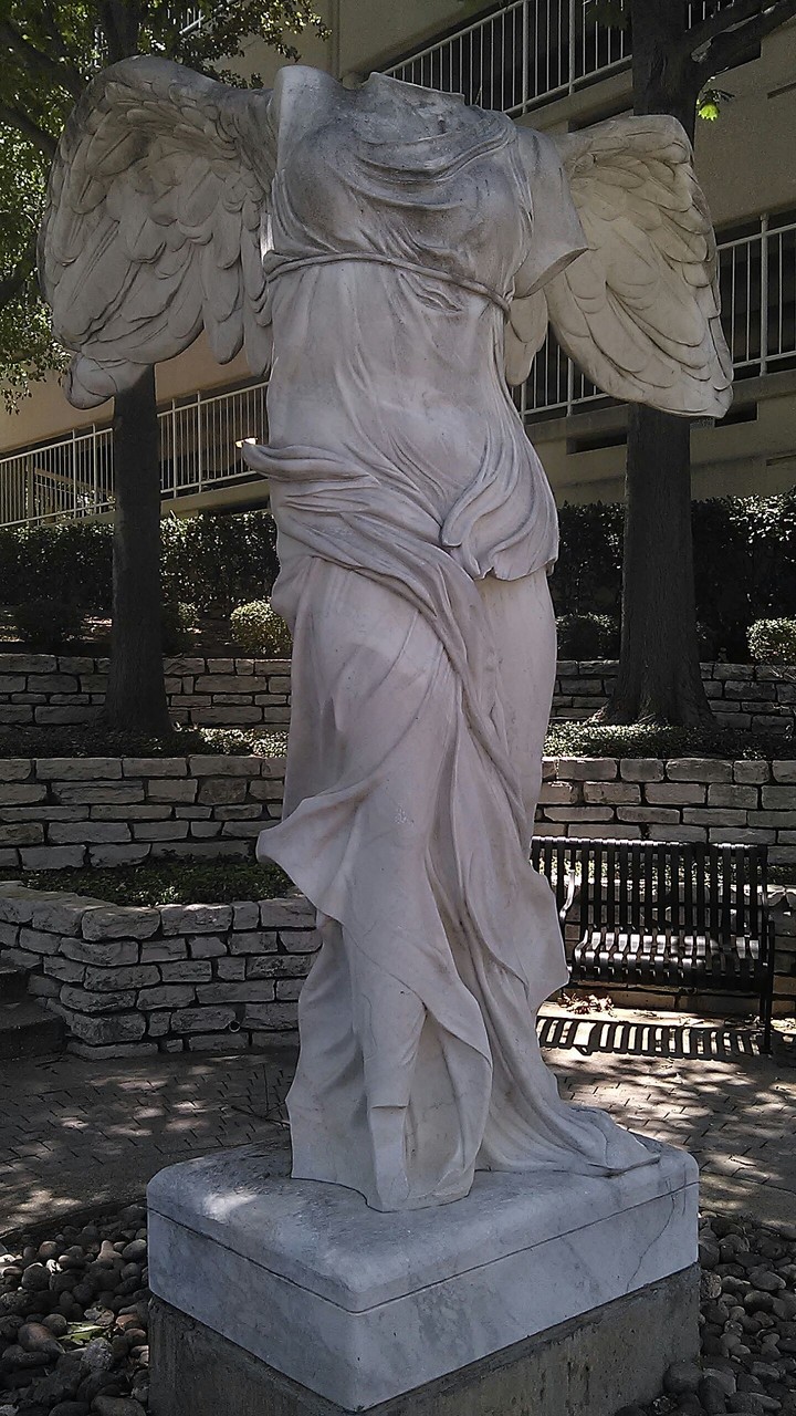Rara Escultura / Rare Esculpture