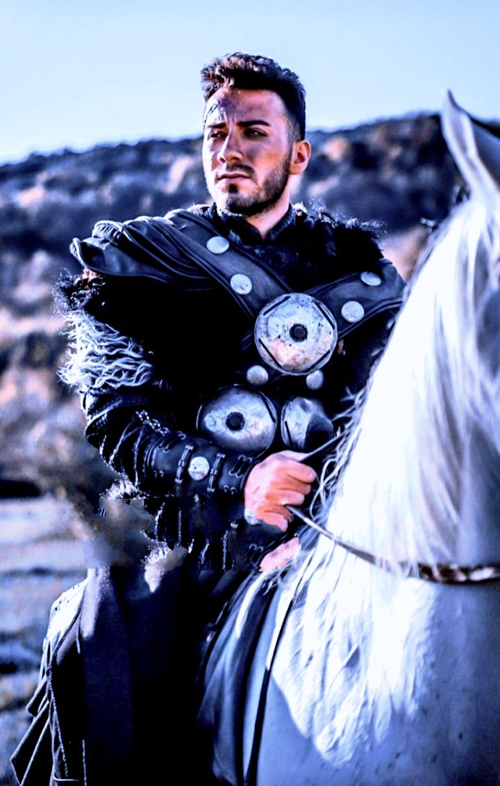 kızgın güler dolunay