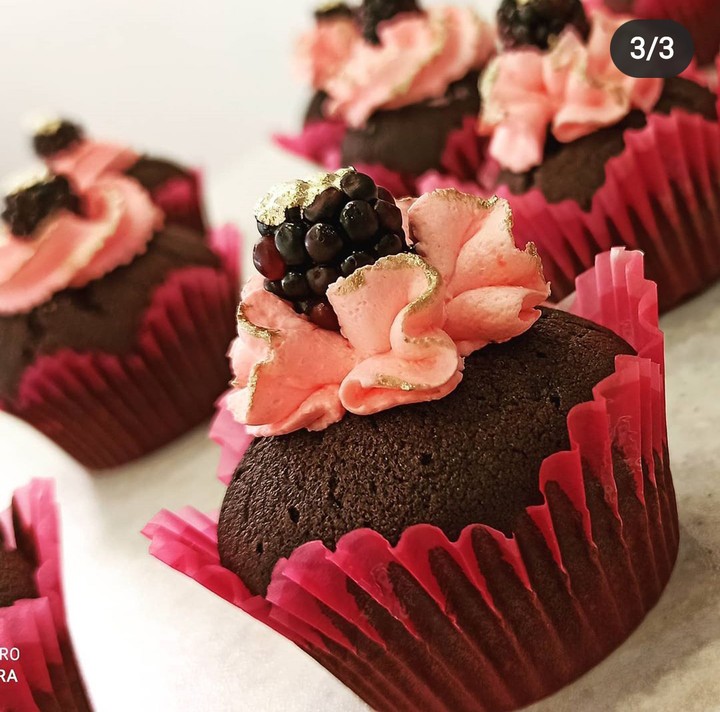 raspberry cupcakes