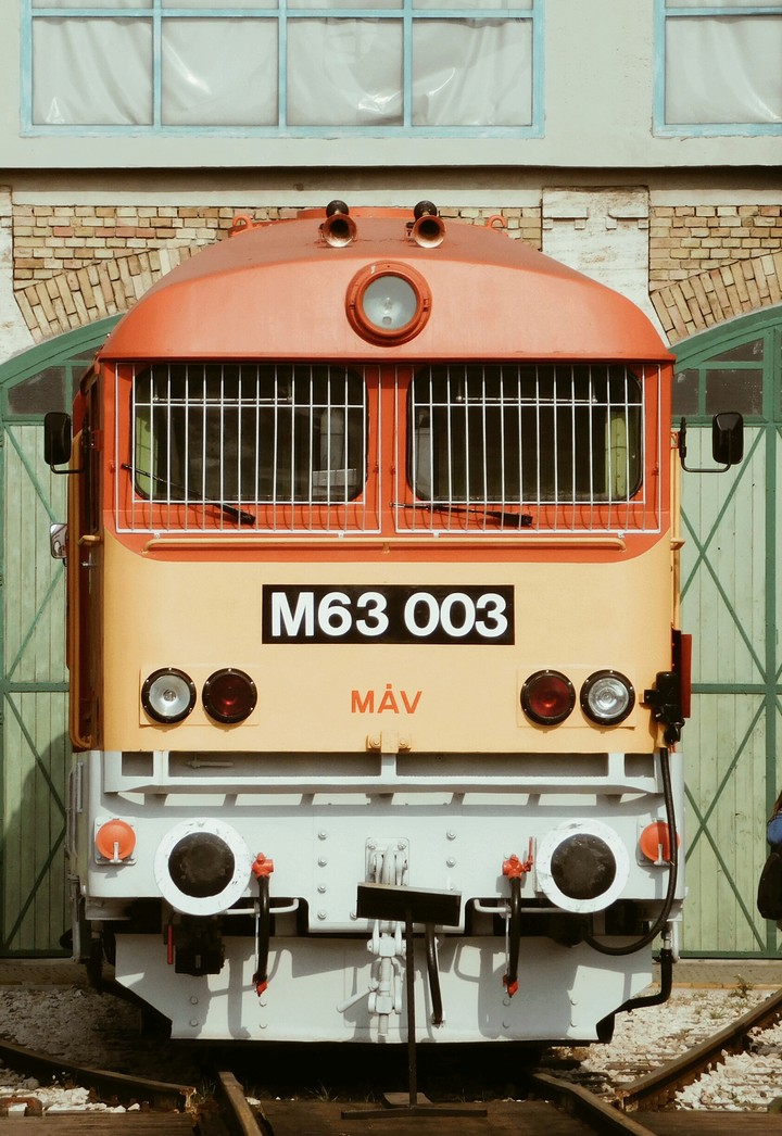 M63 OO3