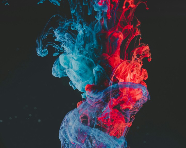 Rot, blauer Dampf