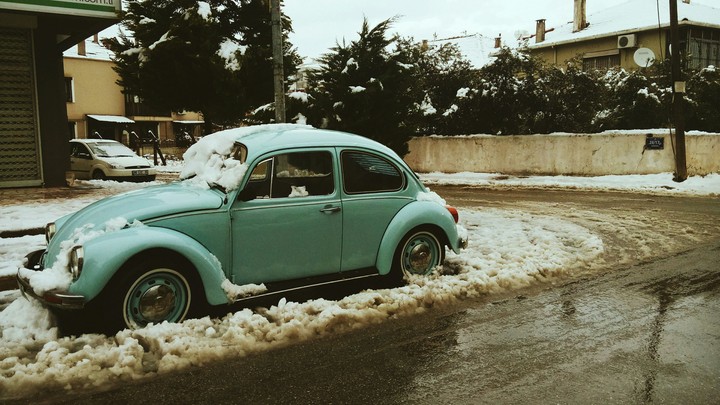 Blue vosvos from snowy day❄