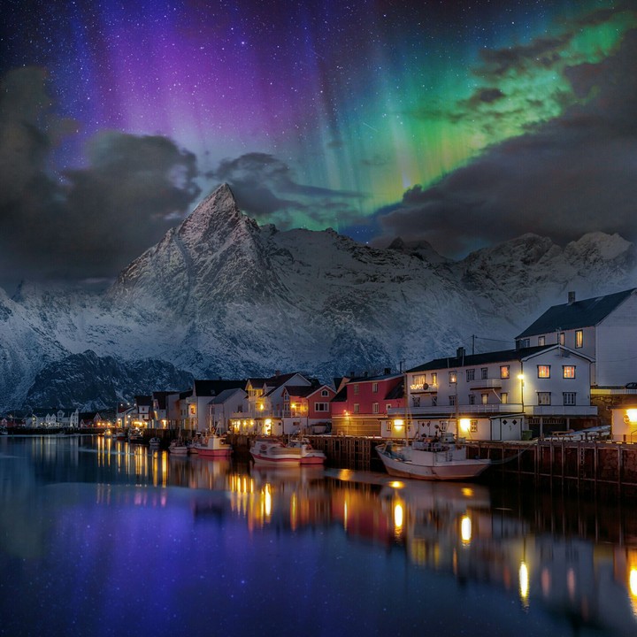 scene under lights with scenery
