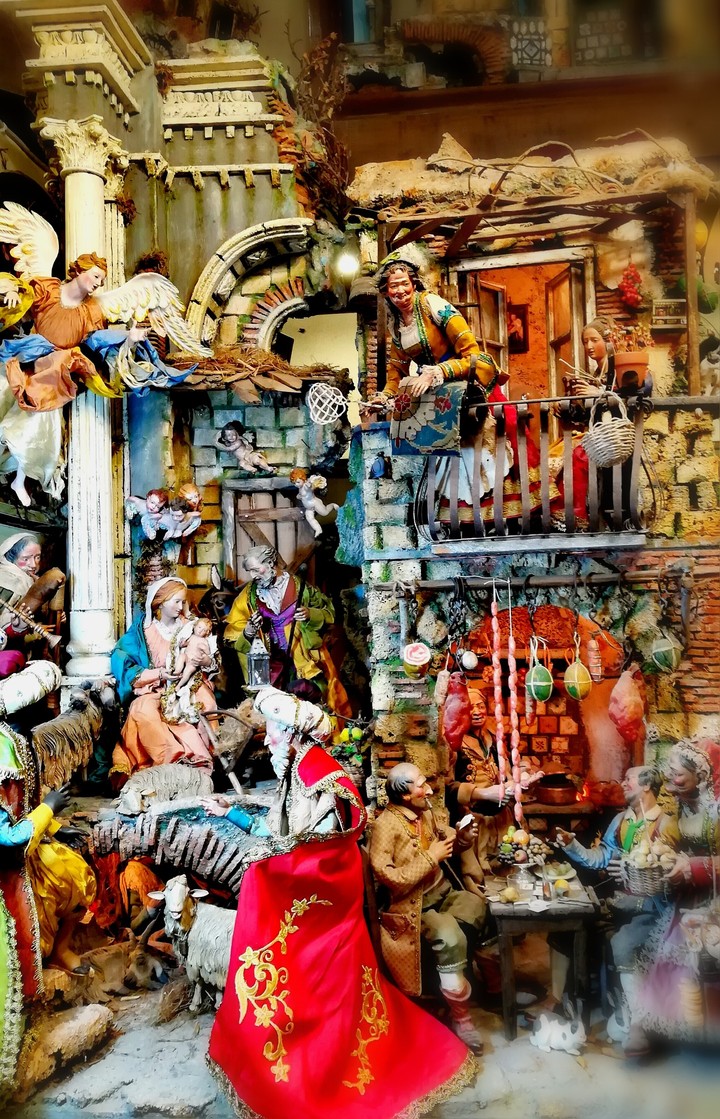 Neapolitan crib