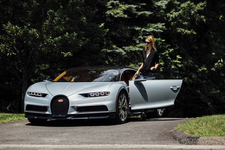 Bugatti Chiron and gerl