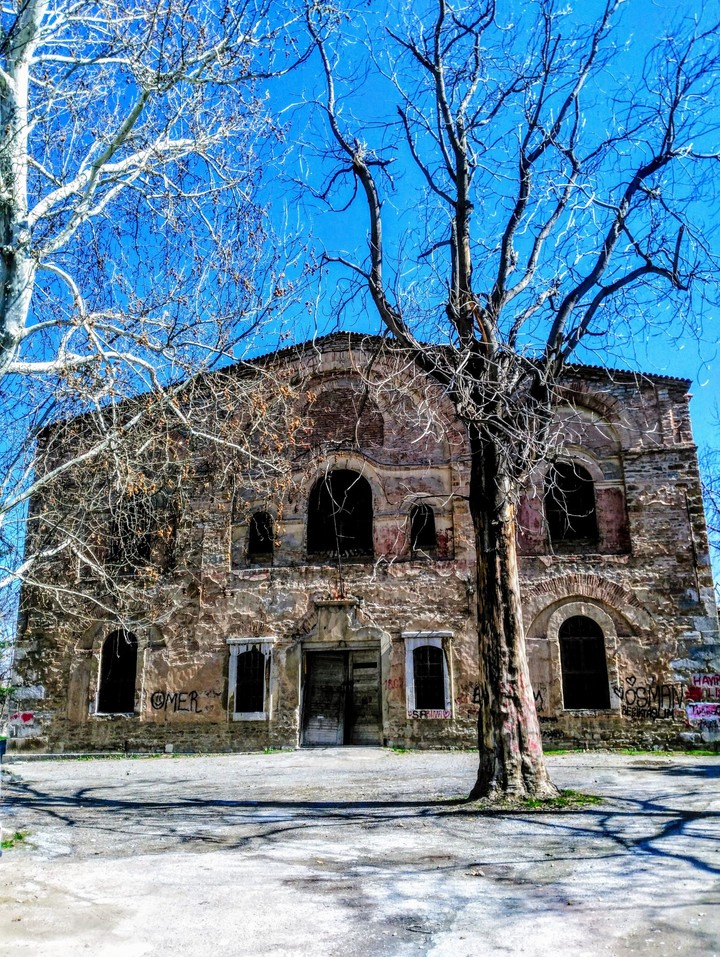 the church . Kilise