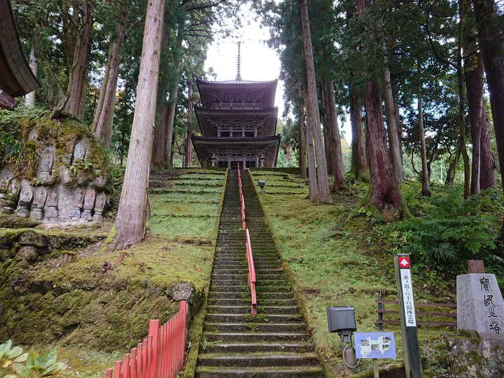 日石寺五重塔