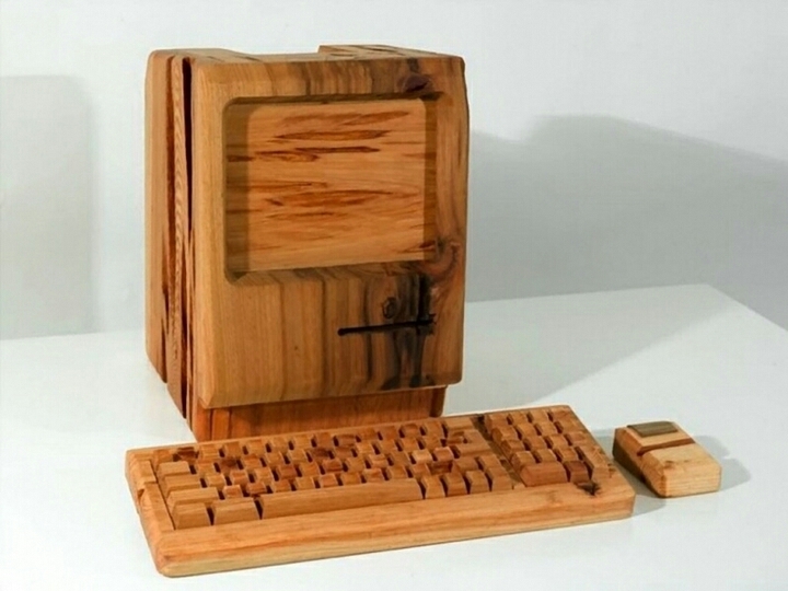 Very old computer)))