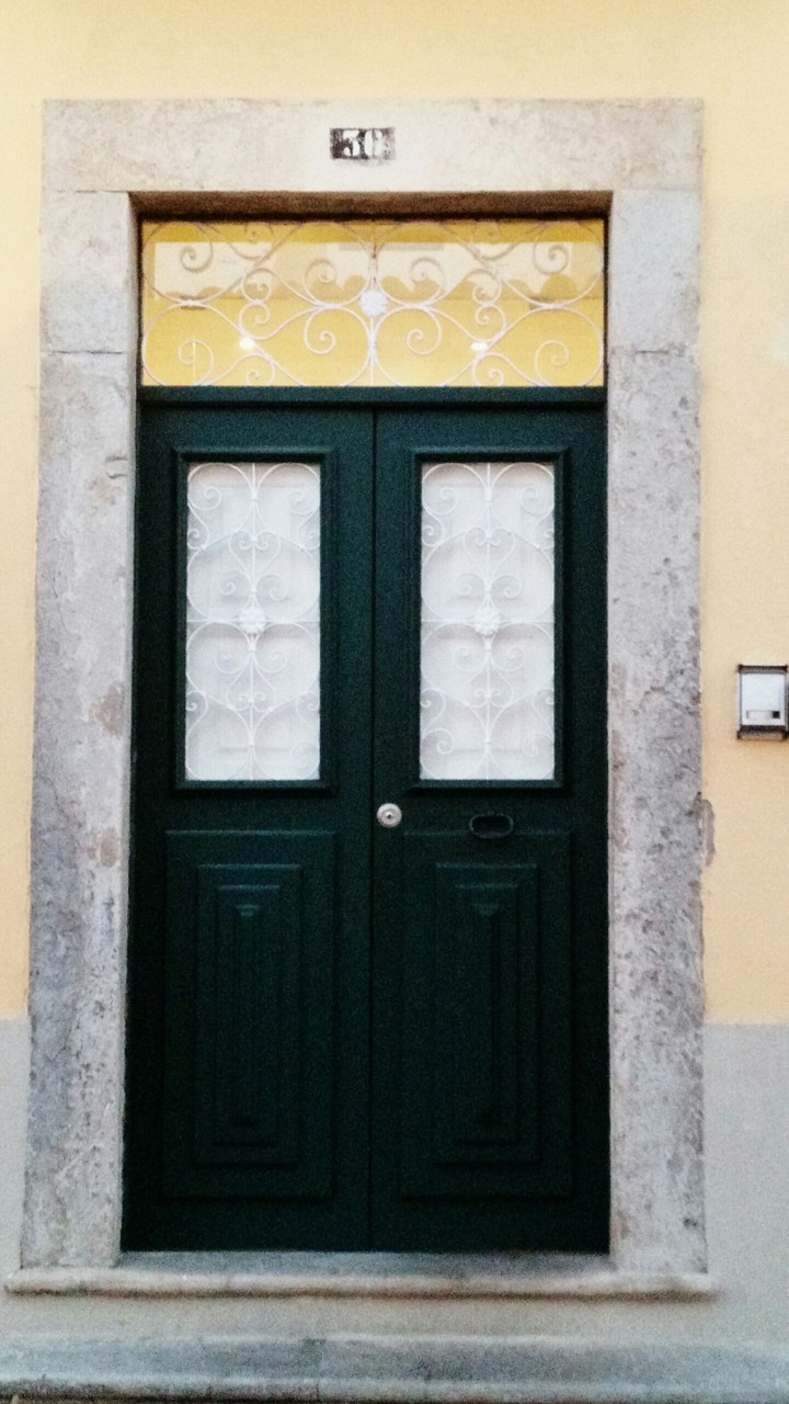 Portuguese door