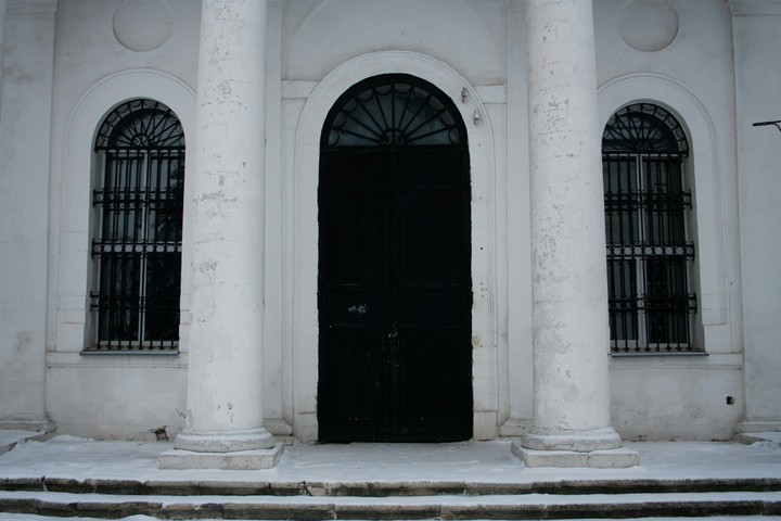 Enter to church